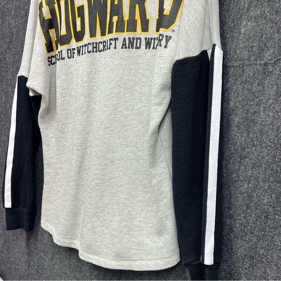 Harry Potter Hogwarts School of Witchcraft Grey/Black Sweater Size M - Picture 9 of 13